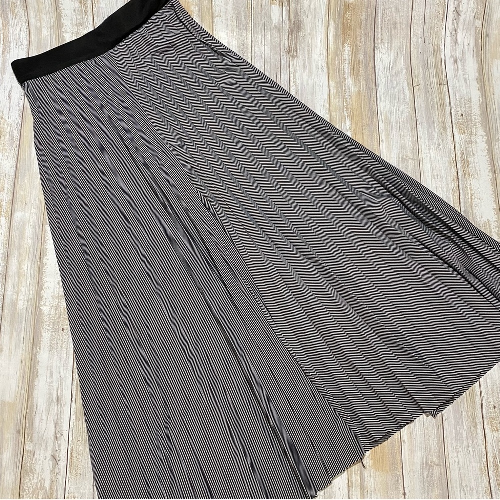 Women’s Pleated Wide Leg Pants
